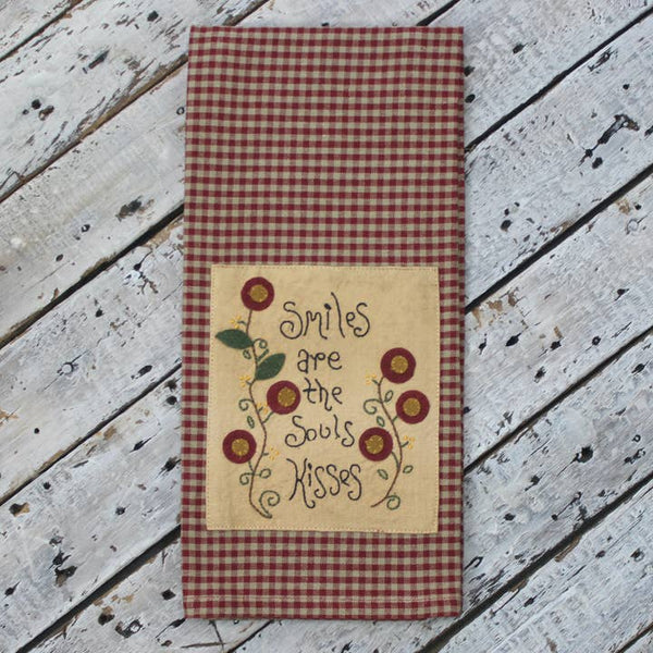 Our Barn red Smiles are the Souls Kisses towel is made of cotton with an elegant design. This is a 18 In x 28 In towel. The unique design lends a distinctive touch.&nbsp; Set of 2.