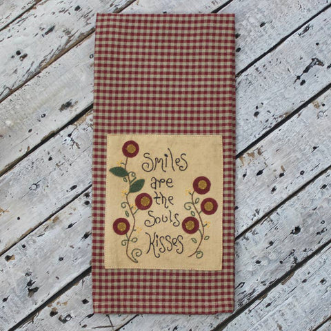 Our Barn red Smiles are the Souls Kisses towel is made of cotton with an elegant design. This is a 18 In x 28 In towel. The unique design lends a distinctive touch.&nbsp; Set of 2.