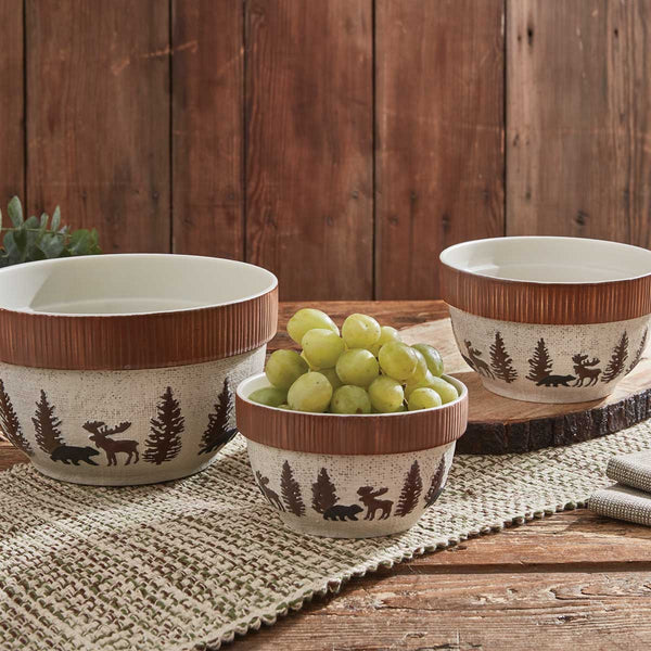 The Wilderness Trail Mixing Bowls bring a charming touch of the wilderness to your kitchen and add a rustic feel! Complete the look with the coordinating kitchen linens and tableware!