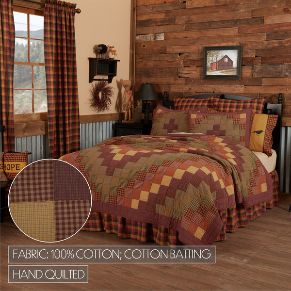 Heritage Farms California King Quilt 130Wx115L 3pc Bundle (Quilt, Pillow Cases)