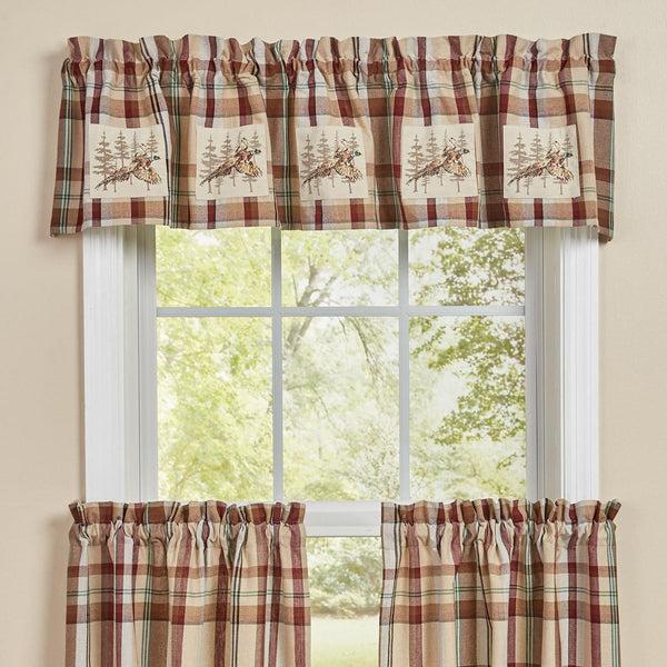 The Gamekeeper Plaid Lined Pheasant Patch Valance adds a charming touch to your window! Featuring a classic plaid design in tones of antique white, tan, red, green, and black and a charming bird flying in the wilderness, this valance will be a stylish accent to your decor!