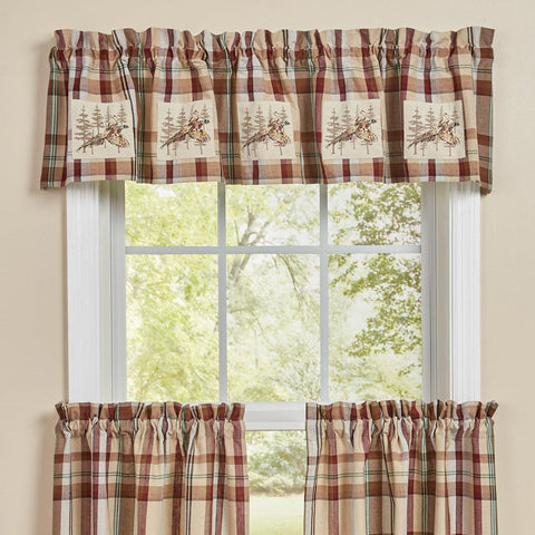 The Gamekeeper Plaid Lined Pheasant Patch Valance adds a charming touch to your window! Featuring a classic plaid design in tones of antique white, tan, red, green, and black and a charming bird flying in the wilderness, this valance will be a stylish accent to your decor!