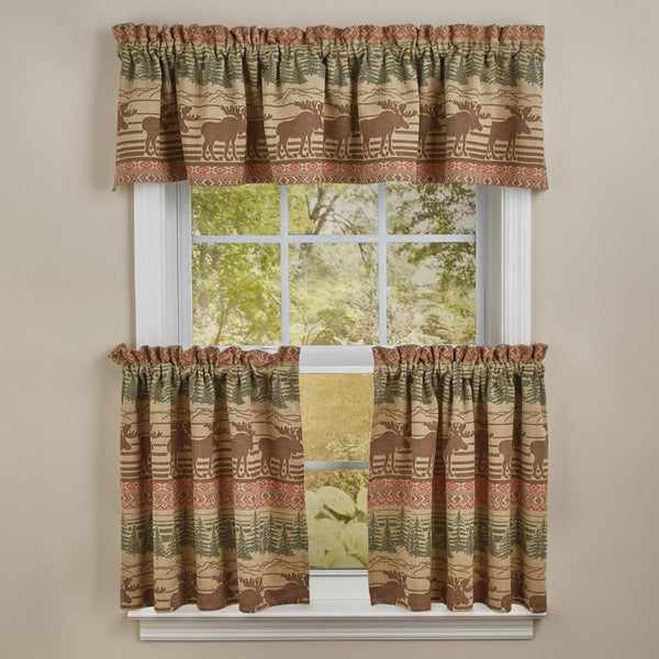 The Moose Jacquard Valance offers a beautiful outdoorsy appeal! Featuring a blend of neutral colors and a pop of red that work together to create a breathtaking scene of moose in their natural habitat, the design is sure to bring the rugged outdoors in! Coordinate with the complementary Moose Jacquard kitchen linens and curtains to complete the look!