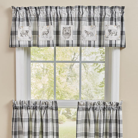 Add charming style to your decor with the Refined Rustic Lined Patch Valance! Featuring a classic plaid design in tones of white, gray, and black and patches of majestic animals in the wilderness, this valance will be an elegant touch to your country home! Complete the look with the rest of the Refined Rustic collection!