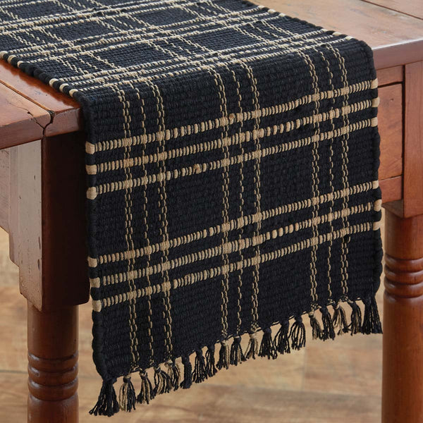 The deep black and tan colors of the Sturbridge Black Chindi Table Runners will give your table top that country appeal you are looking for! Add the matching placemats (sold separately) for a complete look.   Colors: Black & Farmhouse Tan