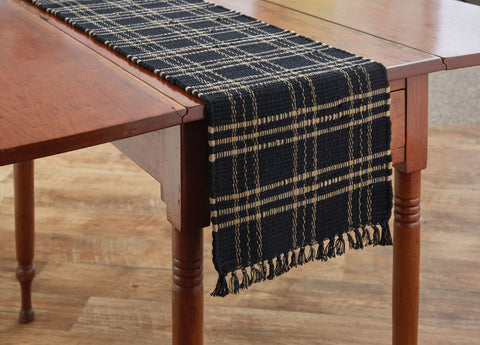 The deep black and tan colors of the Sturbridge Chindi Black Table Runners will give your table top that country appeal you are looking for! Add the matching placemats (sold separately) for a complete look. Colors: Black & Farmhouse Tan