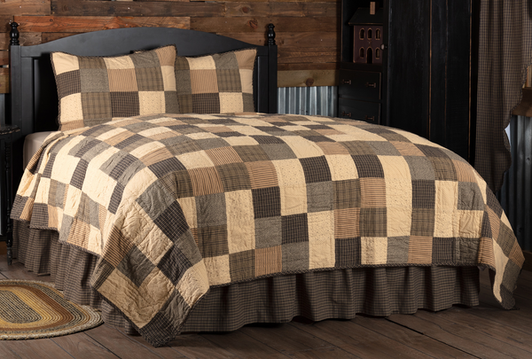 Kettle Grove California King Quilt Set; 1-Quilt 130Wx115L w/2 Shams 21x37