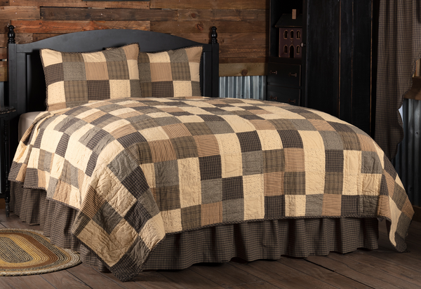 Kettle Grove Queen Quilt Set; 1 Quilt with 2 Shams