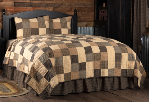 Kettle Grove Queen Quilt Set; 1 Quilt with 2 Shams