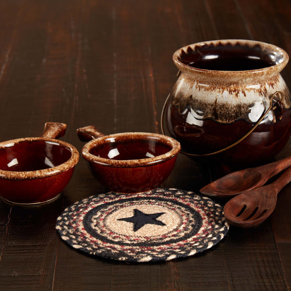 Colonial Star Jute Round Trivet, Woven braided jute wool blend fabrics in natural, country black, and bright red displayed in concentric circles surrounding a prominent Colonial Star applique. Visit website for FREE s/h & discount offers. Primitive Country Farmhouse Home Decor.