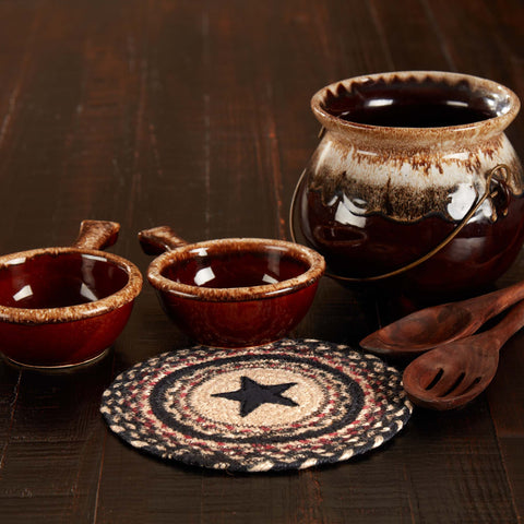 Colonial Star Jute Round Trivet, Woven braided jute wool blend fabrics in natural, country black, and bright red displayed in concentric circles surrounding a prominent Colonial Star applique. Visit website for FREE s/h & discount offers. Primitive Country Farmhouse Home Decor.