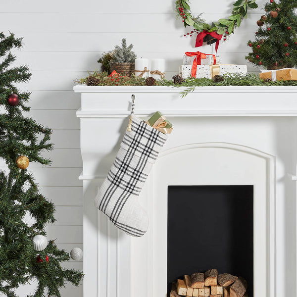 https://allysonsplace.com/cdn/shop/products/80309-Wintergleam-Black-White-Plaid-Stocking-12x20-detailed-image-1_grande.jpg?v=1696965282