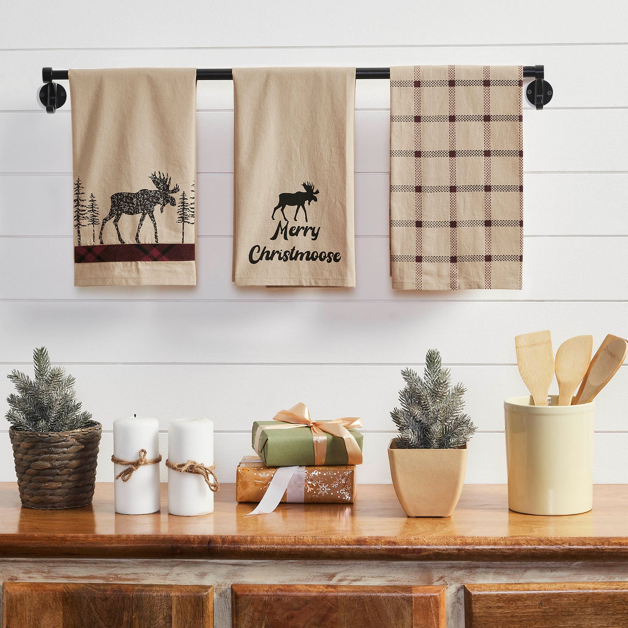 https://allysonsplace.com/cdn/shop/products/84115-Cumberland-Moose-Tea-Towel-Set-of-3-19x28-detailed-image-1.jpg?v=1696964985