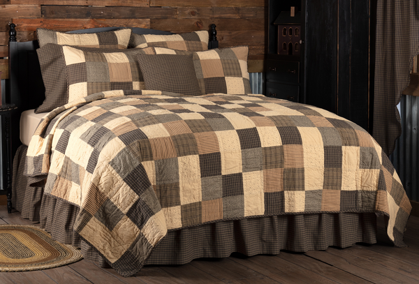Kettle Grove Queen Quilt 94Wx94L, Black and Creme patchwork crow stars, Primitive Country Farmhouse Bedding Home Deocr.