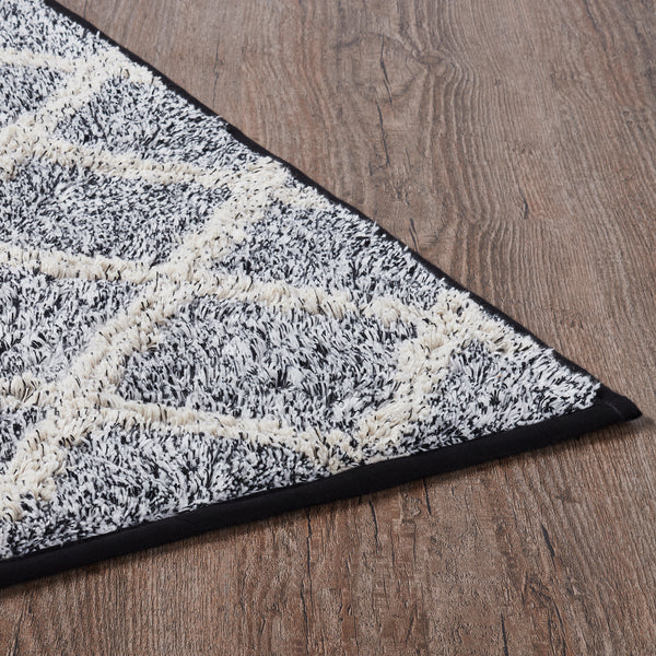 Frayed Lattice Creme & Black Bathmat 27x48