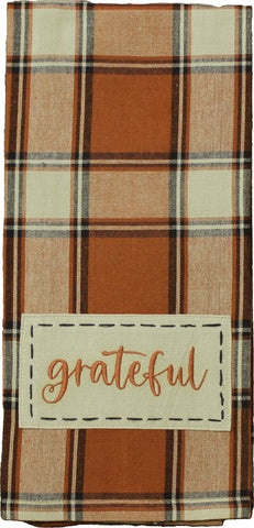 Harvest Moon Grateful Towel (set of 2) pairs a pumpkin spice, black and cream plaid with a embroiderd patch applique to create an adorable towel perfect to celebrate fall.