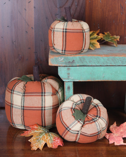 Harvest Moon Pumpkin 8"x6" (Large) are available in 3 sizes and perfect for fall decorating.  Beutiful fall colors of pumpkin spice orange, black and cream.  Finish the look with these coordinating items!