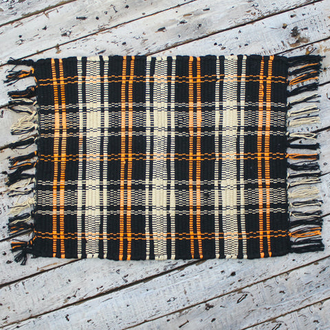 Primitive Fall Plaid Nutmeg Placemat (set of 6) features a plaid chindi design in orange, black and cream. Placemats are made of durable cotton that offers lasting quality.