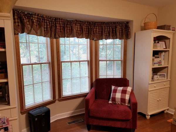 York Lights Lined Point Valance - Wine