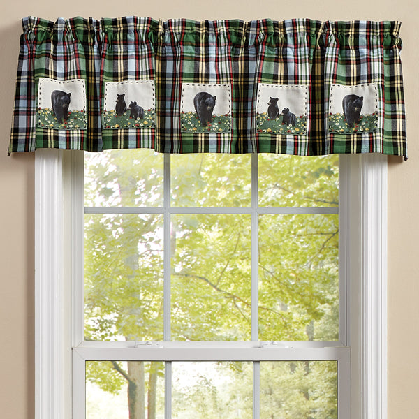 Add a beautiful rustic touch to your home with the Happy Trails Bear Patch Valance! The classic plaid pattern is a timeless way to add style to your decor, while the adorable baby and mama bear patches are a fun way to bring the outdoors in! Coordinate with the complementary Happy Trails kitchen linens and curtains for a complete look! 