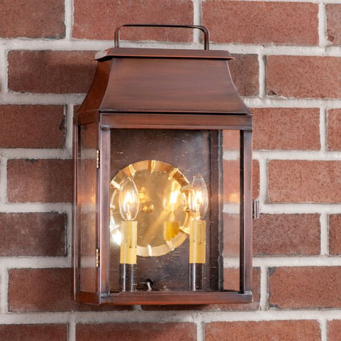 Our beautifully crafted Valley Forge Lantern recreates that special ambience of the lights that adorned the quaint homes of past eras. This versatile light will add a special welcoming warmth to any area. Five year guarantee.